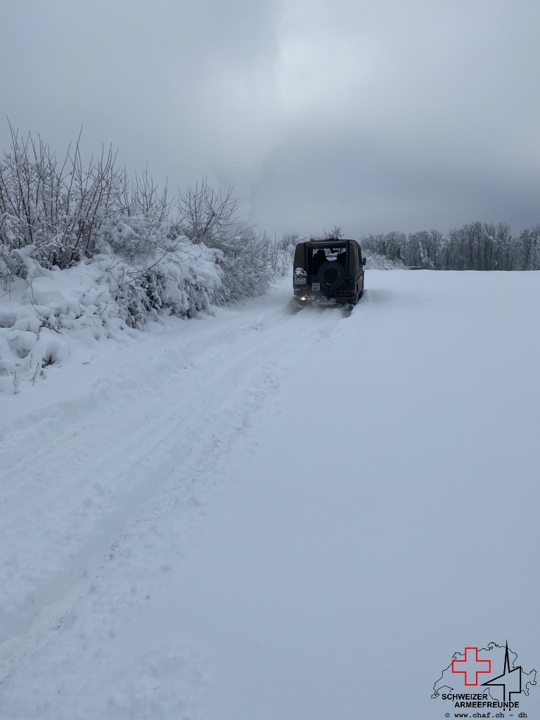 Der PUCH kämpft sich durch den Schnee...