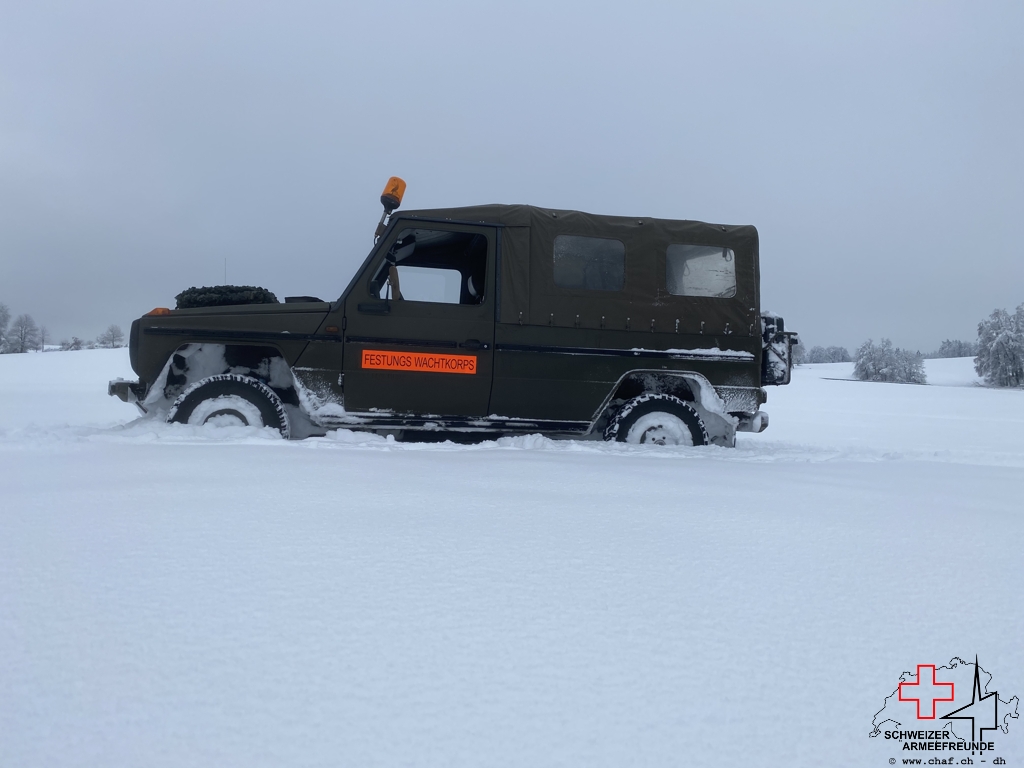 PUCH im Schnee eingesunken