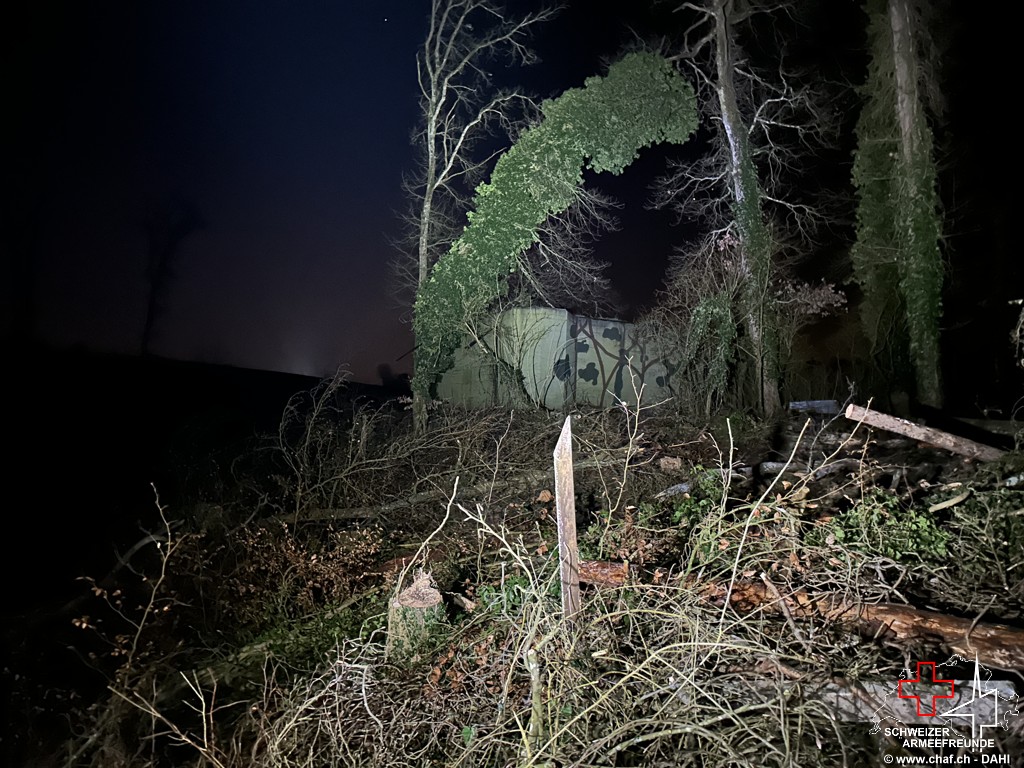 Blick vom Unterstand zum Bunker